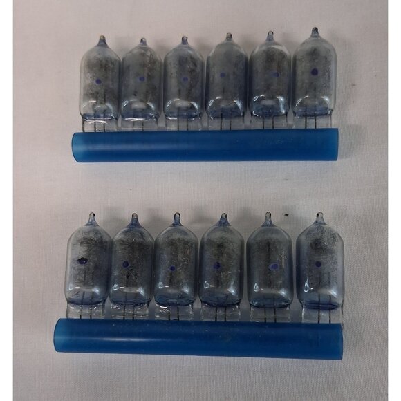 Sylvania Blue Dot AG1B Flashbulbs 12 Blue Bulbs Box VTG 1970s Photography NOS - Picture 2 of 6